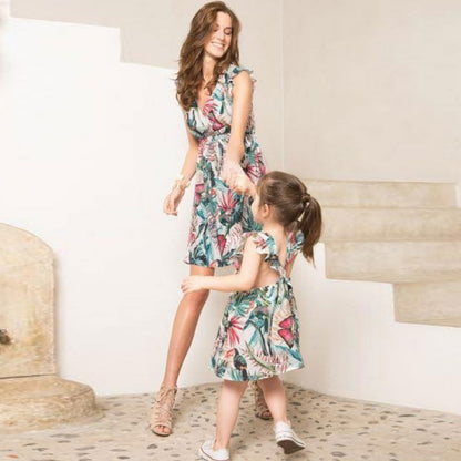 V-neck sleeveless dress