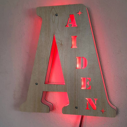 Iniciales de luz nocturna de madera + nombre y control remoto